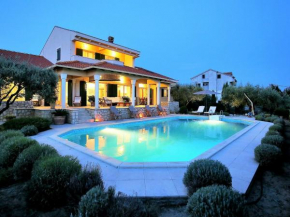 Beautiful villa Clara with a swimming pool in Ko ino near the sea